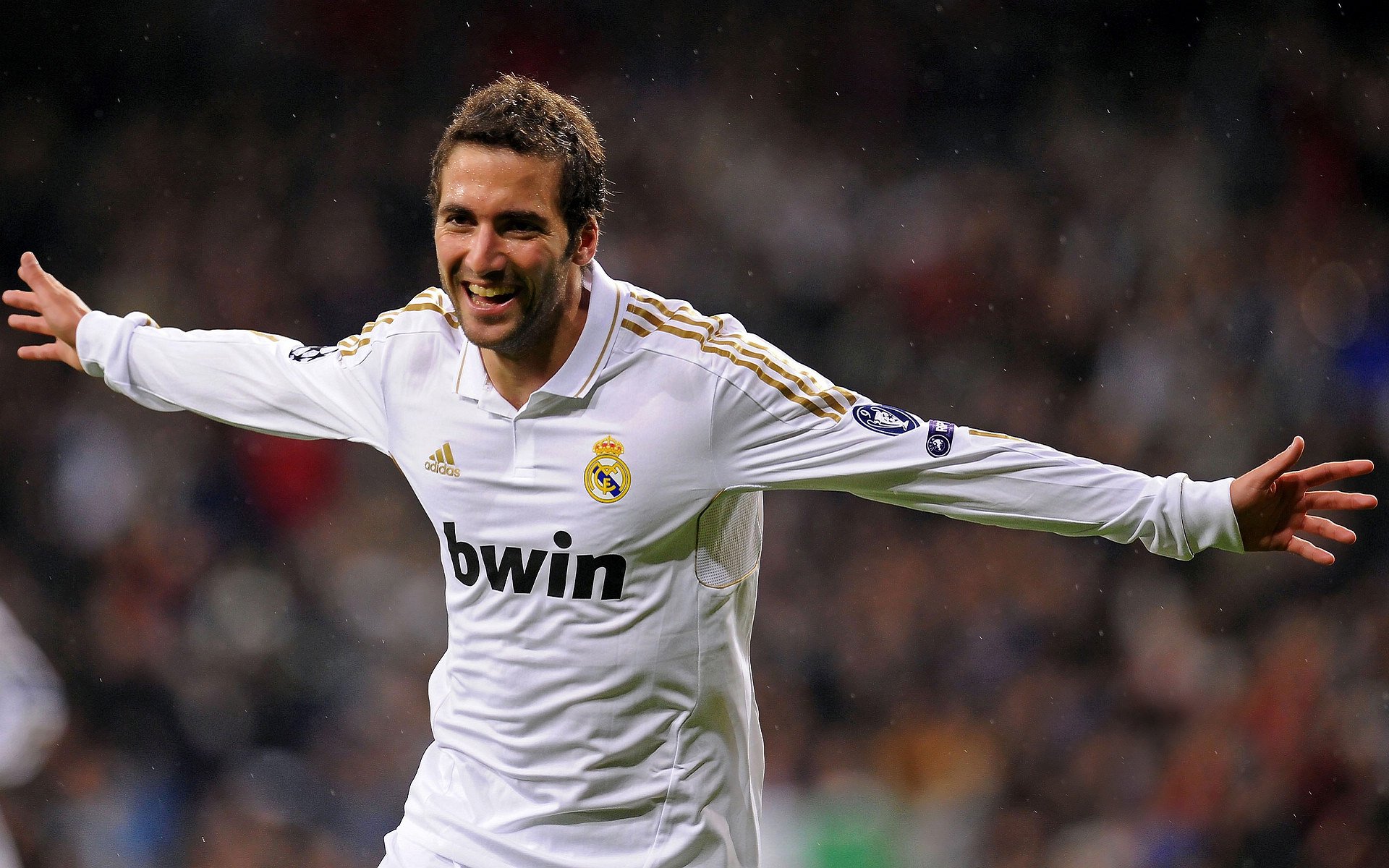 乐鱼体育app入口-AC米兰争议平局，吉鲁怒喷裁判：太可耻了，米兰官方商城上架吉鲁9号球衣